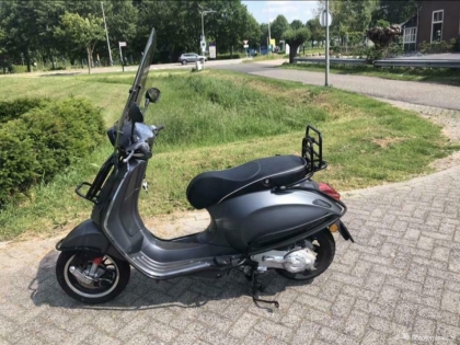 Vespa Sprint S grijs